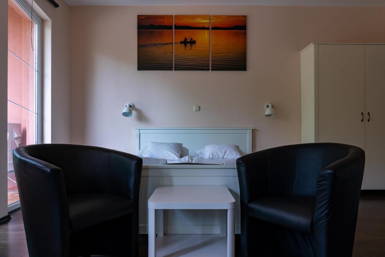 Accomo Apartmanhaz Шіофок Екстер'єр фото